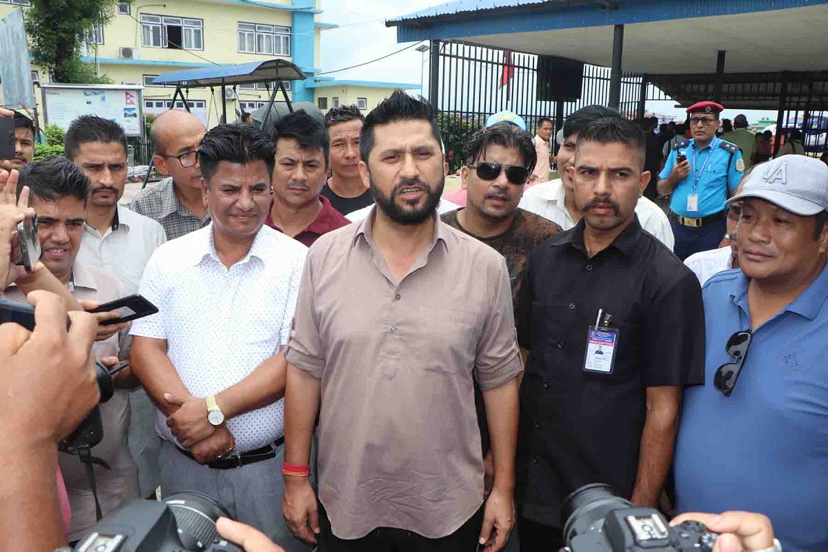 रास्वपाका नेताकार्यकर्ताले जनतालाई सडकमा बोलाउने होइन,अब धान काट्न बोलाउनुस् भन्नुपर्छ : लामिछाने